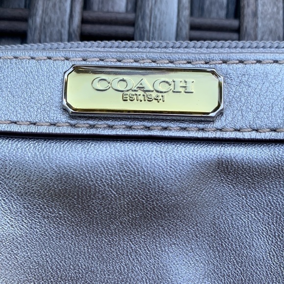 Coach Silver/Pewter Leather Pleated Medium Wristlet - Picture 4 of 16